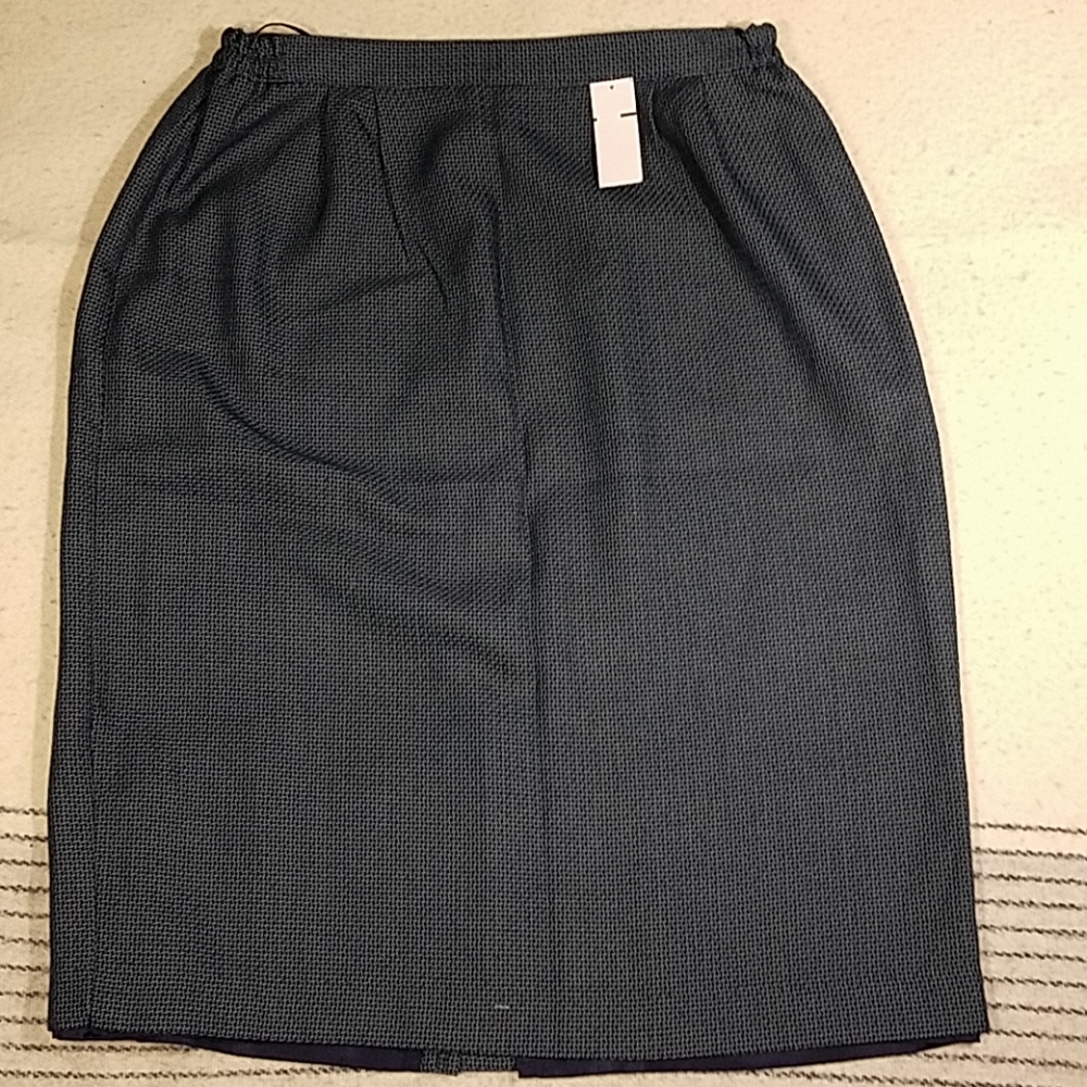 NWT Skirt Navy & Gray Lined Size 16 - Picture 1 of 5